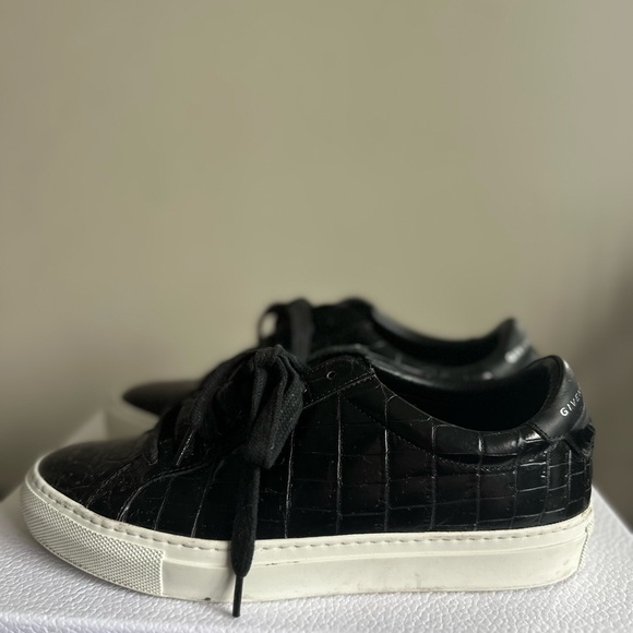 Givenchy women’s size 36 sneakers - Picture 4 of 5